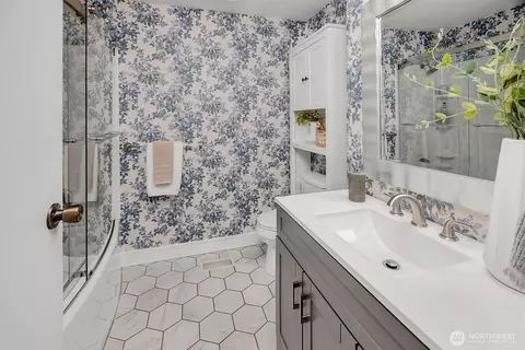 Bath - 17323 26th Ave SE, Bothell, WA 98012 photo 2 of 3