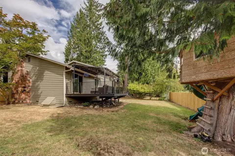 Exterior - 17323 26th Ave SE, Bothell, WA 98012 photo 6 of 7
