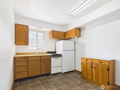 Kitchen - 512 Cedar St, Walla Walla, WA 99362 photo 2 of 5