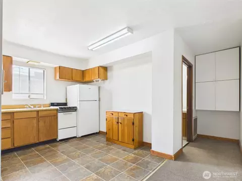 Kitchen - 512 Cedar St, Walla Walla, WA 99362 photo 3 of 5