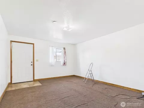 Living - 512 Cedar St, Walla Walla, WA 99362 photo 2 of 5
