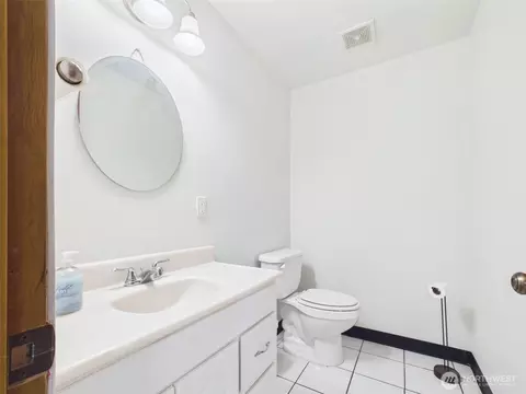 Bath - 512 Cedar St, Walla Walla, WA 99362 photo 1 of 3