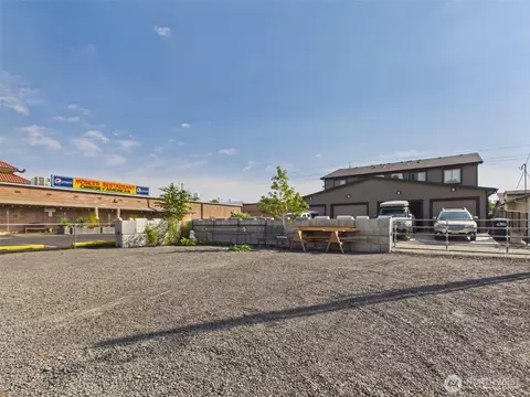 Exterior - 512 Cedar St, Walla Walla, WA 99362 photo 7 of 9