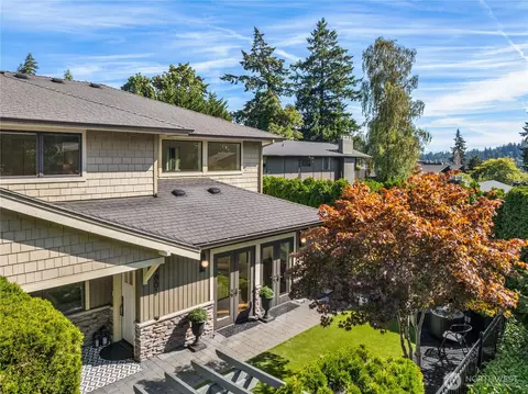 9801 NE 4th St #D, Bellevue, WA 98004
