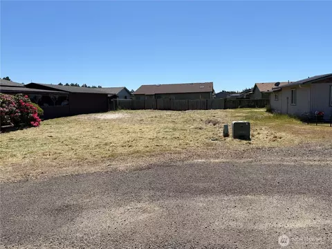 802 325th Pl, Ocean Park, WA 98640