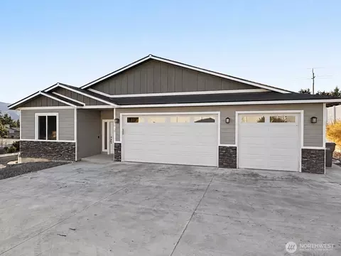 610 19th St NE, East Wenatchee, WA 98802