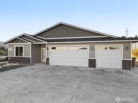 610 19th St NE, East Wenatchee, WA 98802