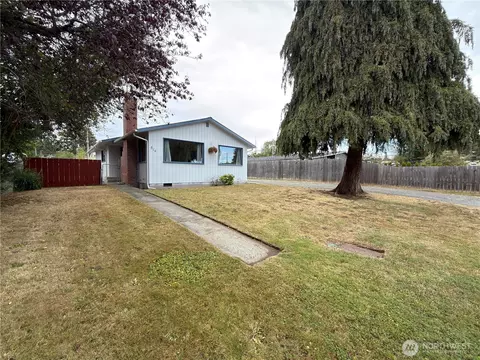 814 W 11th St, Port Angeles, WA 98363