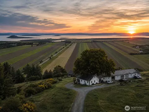 30320 Pioneer Hwy, Stanwood, WA 98292