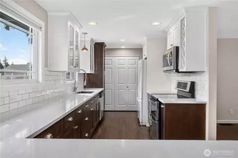 Kitchen - 19032 86th Ave NE, Bothell, WA 98011 photo 2 of 4