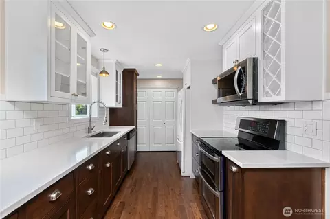 Kitchen - 19032 86th Ave NE, Bothell, WA 98011 photo 3 of 4