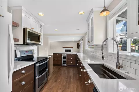 Kitchen - 19032 86th Ave NE, Bothell, WA 98011 photo 4 of 4
