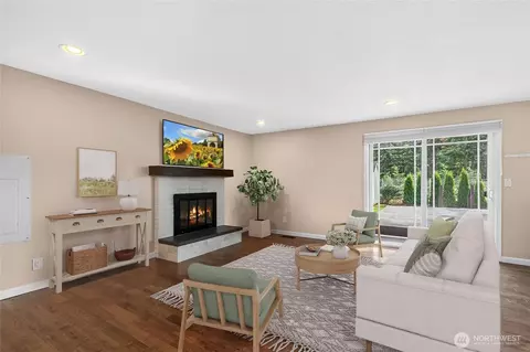Living - 19032 86th Ave NE, Bothell, WA 98011 photo 2 of 4