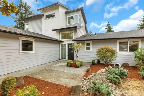 1015 S 202nd St, Des Moines, WA 98198