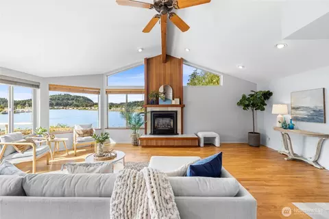Living - 100 Samish Pl, La Conner, WA 98257 photo 1 of 3