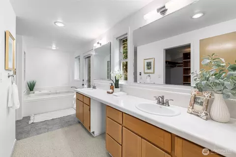 Bath - 100 Samish Pl, La Conner, WA 98257 photo 1 of 3
