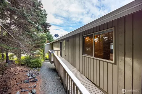 Exterior - 100 Samish Pl, La Conner, WA 98257 photo 3 of 7