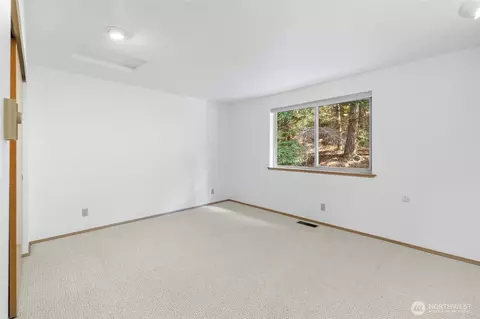 Bedroom - 100 Samish Pl, La Conner, WA 98257 photo 3 of 4