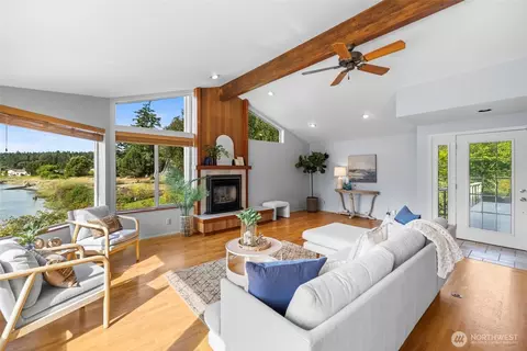 Living - 100 Samish Pl, La Conner, WA 98257 photo 2 of 3