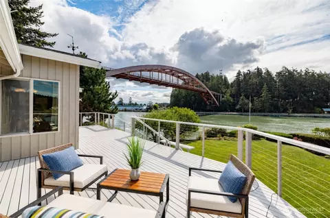Exterior - 100 Samish Pl, La Conner, WA 98257 photo 2 of 7