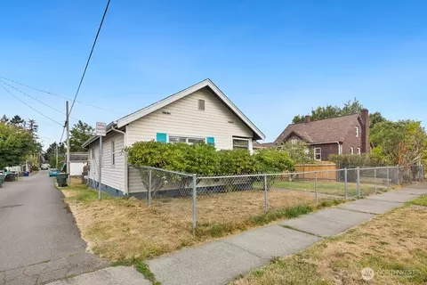 Exterior - 1911 17th St, Everett, WA 98201 photo 2 of 6