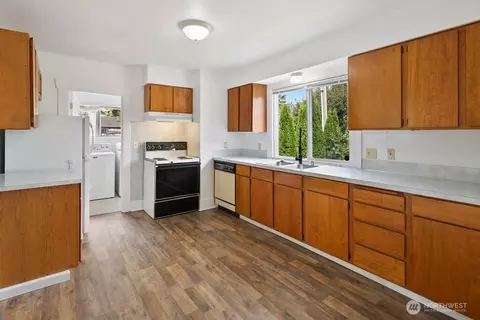Kitchen - 1911 17th St, Everett, WA 98201 photo 2 of 3