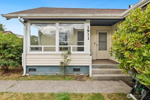 Exterior - 1911 17th St, Everett, WA 98201 photo 1 of 6