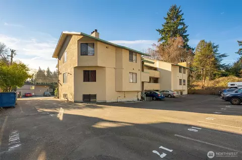 3024 NE 143rd St #103, Seattle, WA 98125