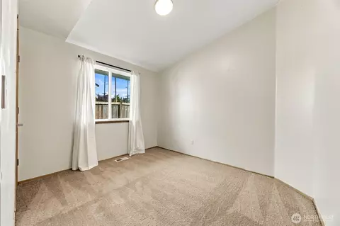 Bedroom - 22422 45th Ave E, Spanaway, WA 98387 photo 3 of 4
