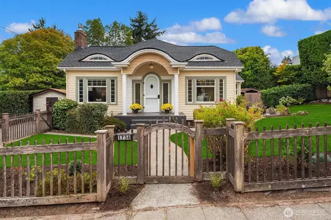 1736 Palm Ave SW, Seattle, WA 98116