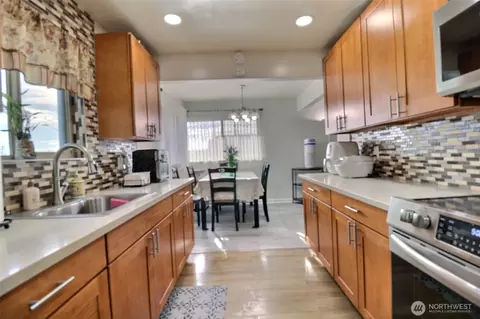 Kitchen - 1503 S Stevens St, Seattle, WA 98144 photo 2 of 3