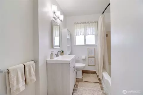 Bath - 1503 S Stevens St, Seattle, WA 98144 photo 1 of 1