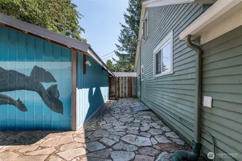 Exterior - 704 Roeder St, Everson, WA 98247 photo 5 of 12