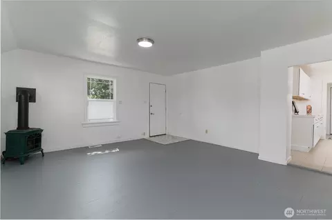 Living - 704 Roeder St, Everson, WA 98247 photo 2 of 2