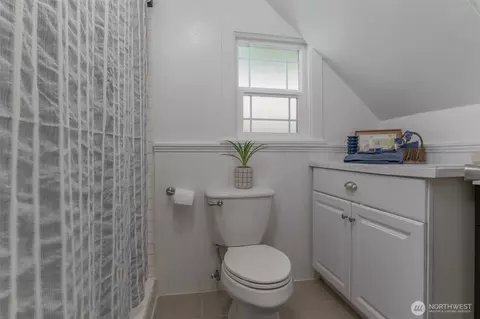 Bath - 704 Roeder St, Everson, WA 98247 photo 1 of 3
