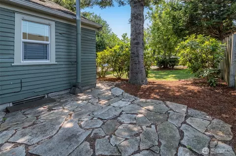 Exterior - 704 Roeder St, Everson, WA 98247 photo 7 of 12