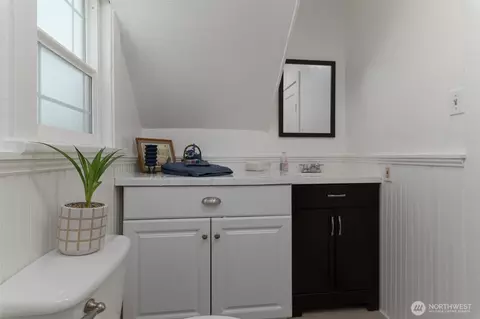 Bath - 704 Roeder St, Everson, WA 98247 photo 3 of 3