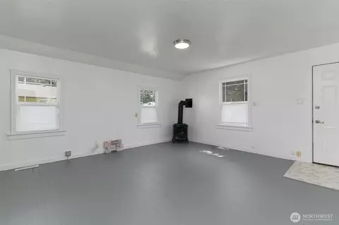 Living - 704 Roeder St, Everson, WA 98247 photo 1 of 2