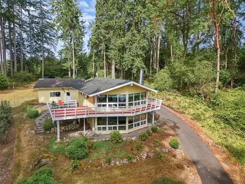 10006 Eagle Pl, Anderson Island, WA 98303