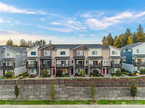 17537 110th Ave E #D, Puyallup, WA 98374