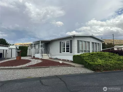 3655 NW Cascade Ave #15, East Wenatchee, WA 98802