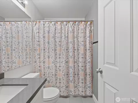 Bath - 11925 NE 162 Ln NE, Bothell, WA 98011 photo 2 of 3
