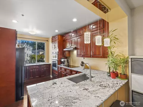 Kitchen - 11925 NE 162 Ln NE, Bothell, WA 98011 photo 6 of 8