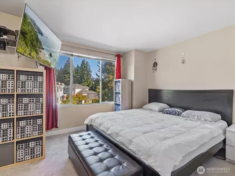 Bedroom - 11925 NE 162 Ln NE, Bothell, WA 98011 photo 1 of 4