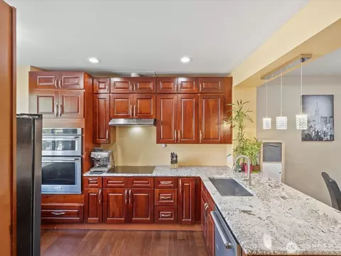 Kitchen - 11925 NE 162 Ln NE, Bothell, WA 98011 photo 5 of 8