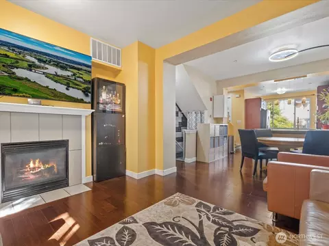 Living - 11925 NE 162 Ln NE, Bothell, WA 98011 photo 3 of 4