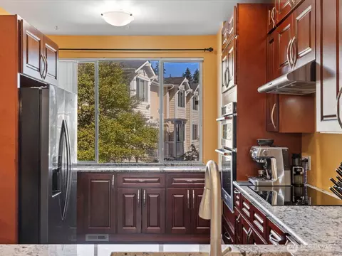 Kitchen - 11925 NE 162 Ln NE, Bothell, WA 98011 photo 8 of 8