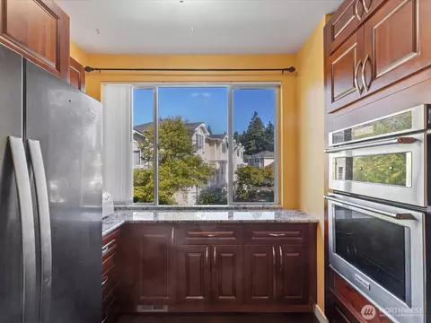 Kitchen - 11925 NE 162 Ln NE, Bothell, WA 98011 photo 4 of 8