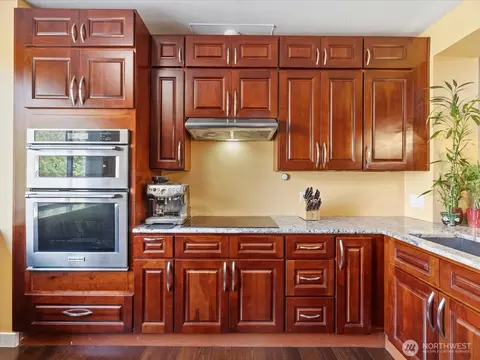 Kitchen - 11925 NE 162 Ln NE, Bothell, WA 98011 photo 3 of 8