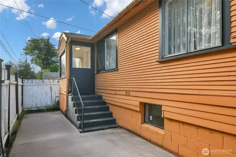 1216 N 103rd St, Seattle, WA 98133